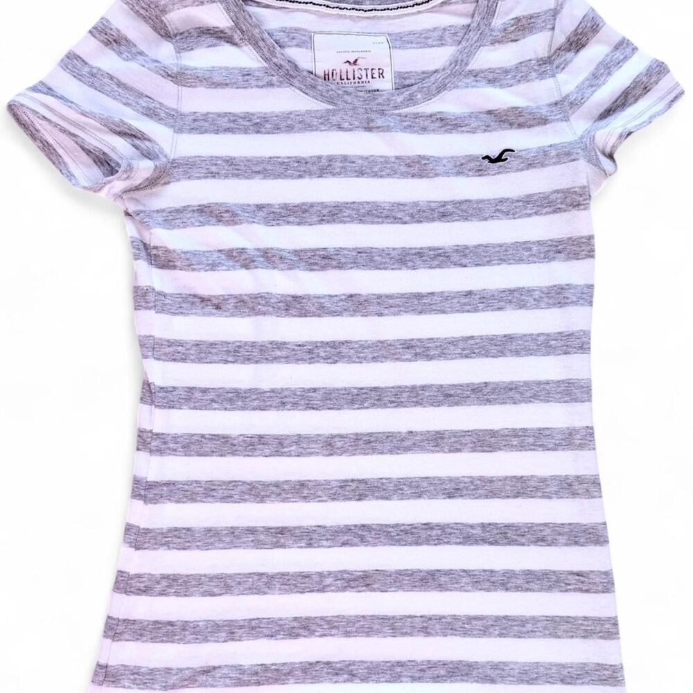 Vintage Y2K Hollister Co. Grey and White Cotton Blend T-shirt Women's Medium